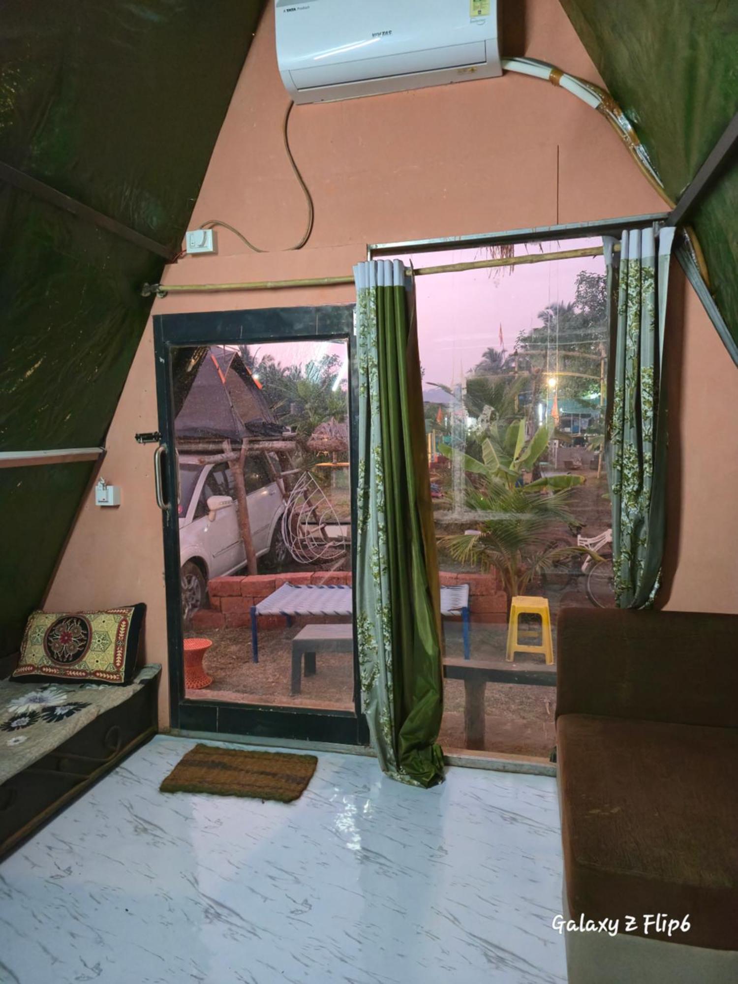 Harihareshwar Sea Touch Beach Resort חדר תמונה